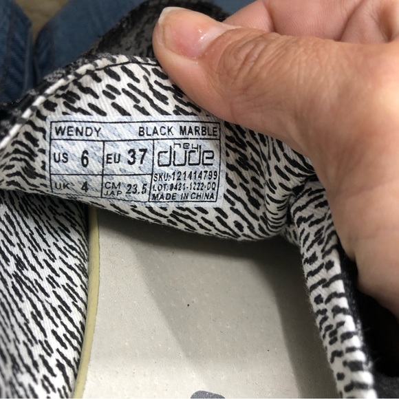 Hey Dude Loafers Wendy Black Marble Womens Size 6 Slip On Shoes - Picture 9 of 9